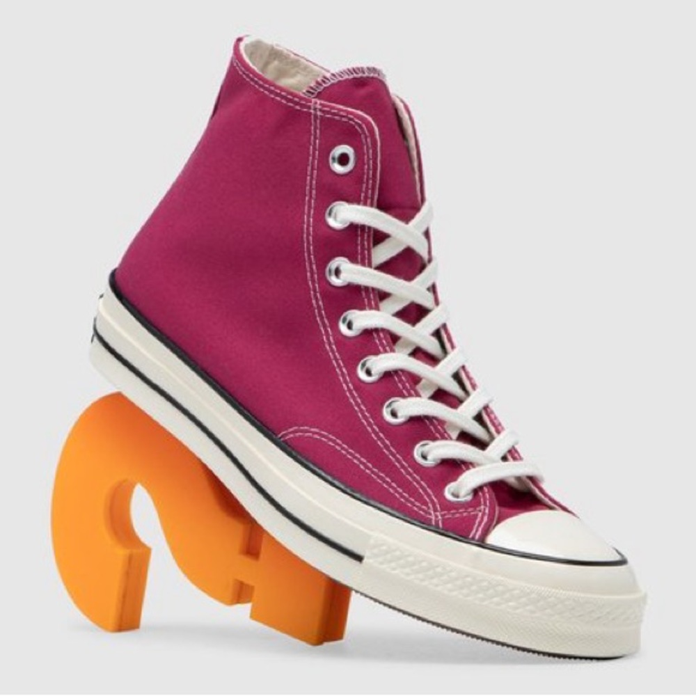 Converse chuck Taylors in Hibiscus
